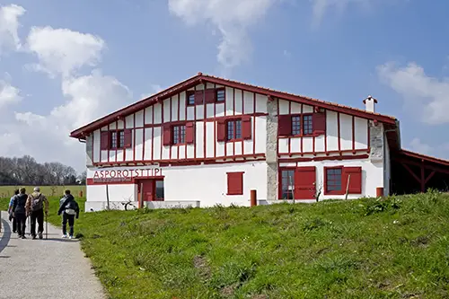 asporotsttipi_erlaitzeko_etxea